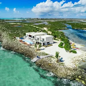 Luxury Oceanfront Delivers Mind Blowing Views, Direct Access To The Ocean Villa